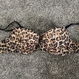 Sexy cheetah bra